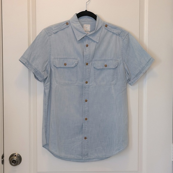 GAP Other - GAP Men’s Chambray Button Down Short Sleeve Shirt